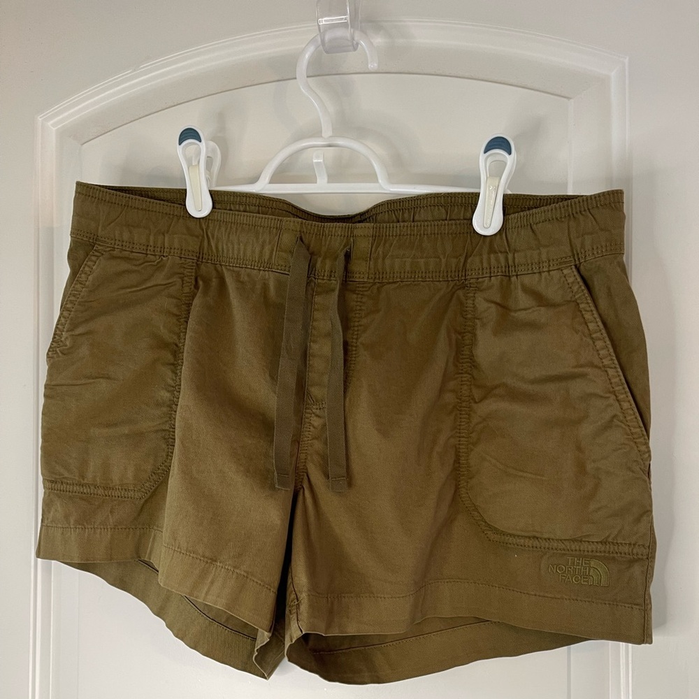 The North Face Shorts Womens M Green Motion Pull On Military Olive 4" Inseam